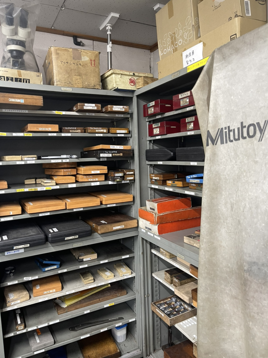 機械加工TEKNIA（テクニア）愛西工場の3次元測定器 （1）