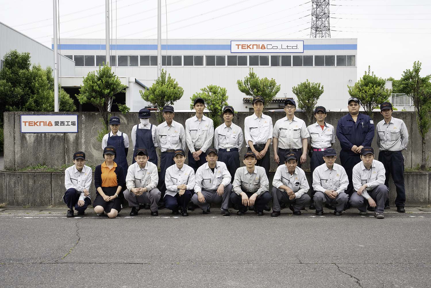 機械加工のTEKNIA愛西工場のスタッフ集合写真