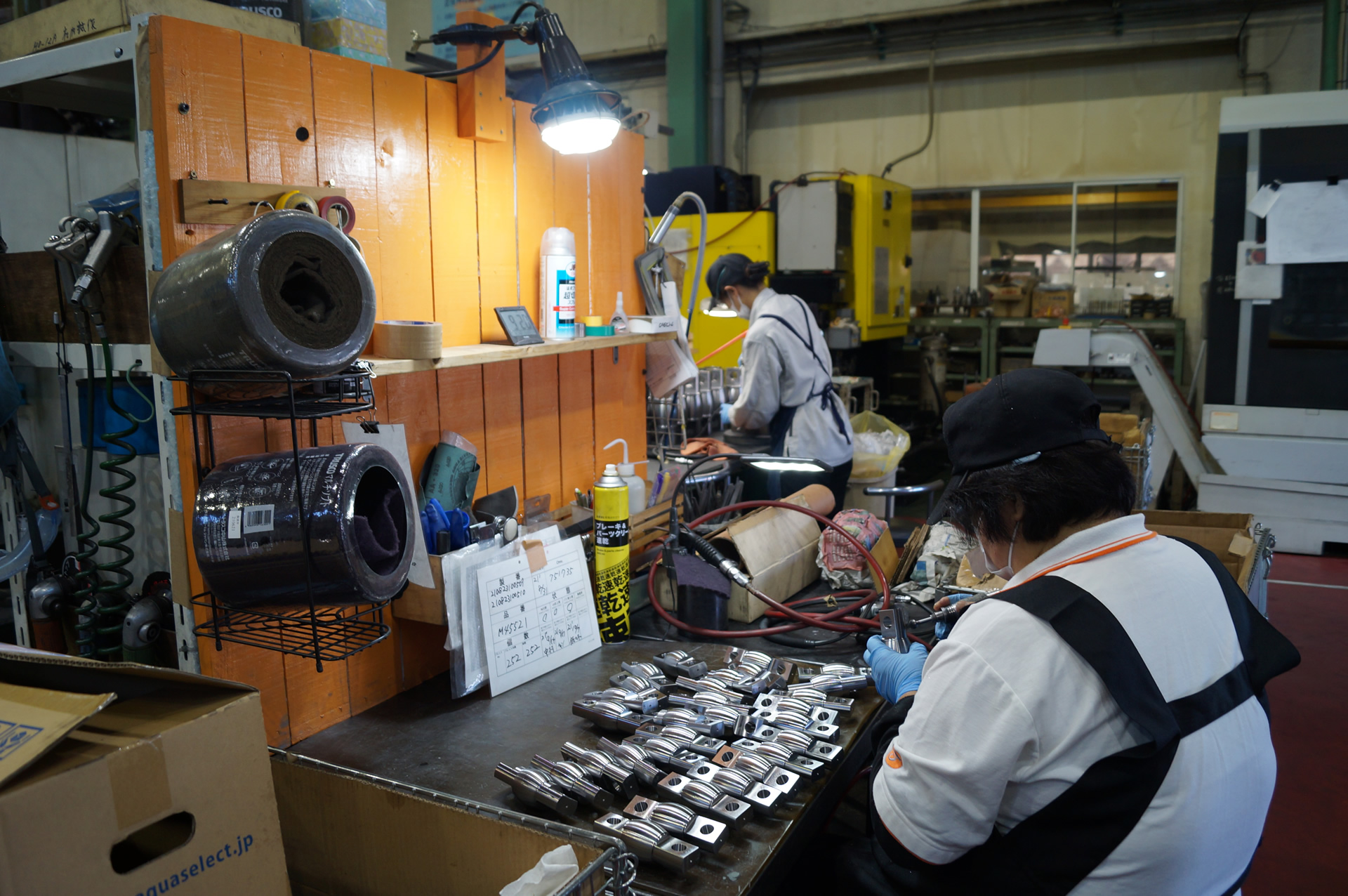 検査場 バリ取り 株式会社TEKNIA 名古屋工場　〒454-0954 愛知県名古屋市中川区江松３丁目４５９